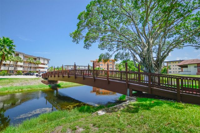 3071 NW 47th Ter 321, Lauderdale Lakes, FL 33313