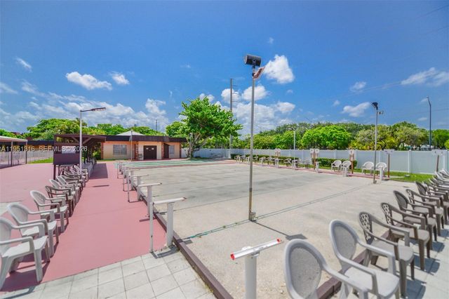 3071 NW 47th Ter 321, Lauderdale Lakes, FL 33313