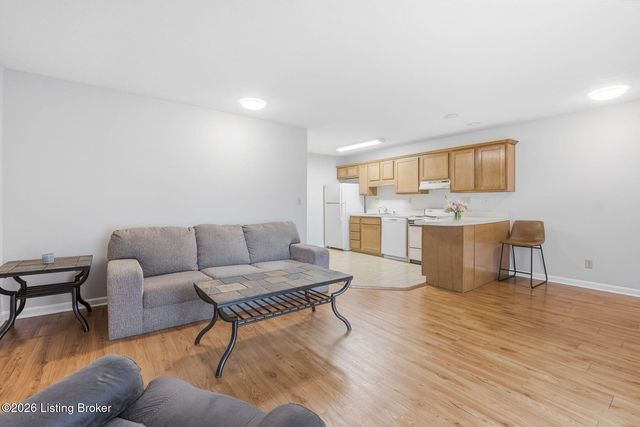 2738 Brownsboro Rd 1, Louisville, KY 40206