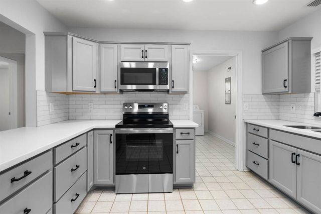204 CACTUSFLOWER LANE, Sun City Center, FL 33573