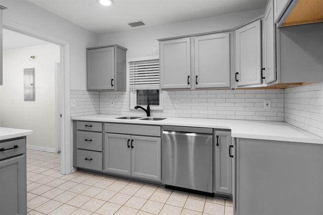 204 CACTUSFLOWER LANE, Sun City Center, FL 33573