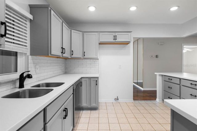 204 CACTUSFLOWER LANE, Sun City Center, FL 33573