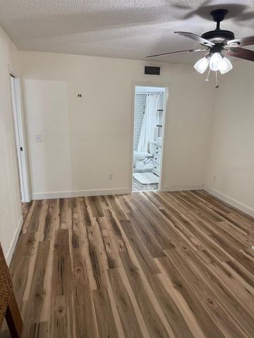 3823 N OAK DRIVE K11, Tampa, FL 33611