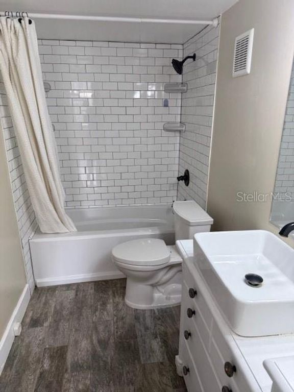 Image 11 of property listing at 3823 N OAK DRIVE K11, Tampa, FL 33611