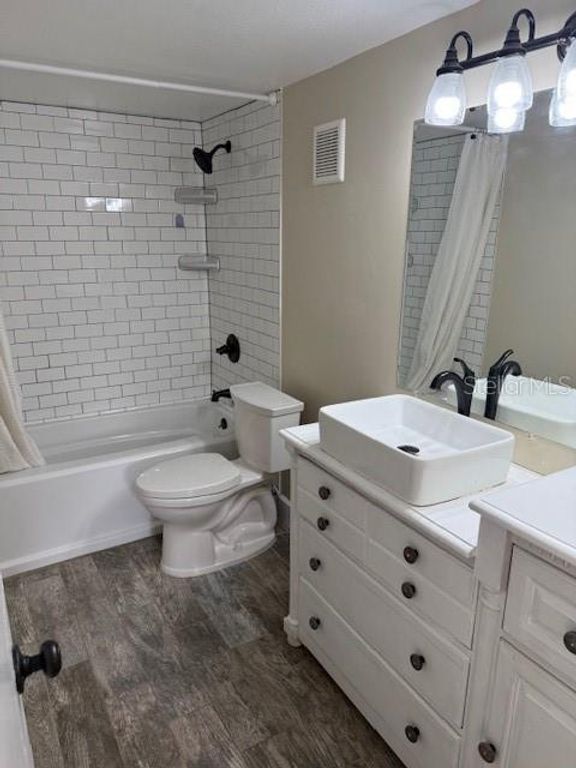 Image 10 of property listing at 3823 N OAK DRIVE K11, Tampa, FL 33611