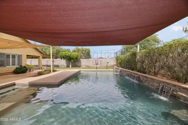 8846 W CAMPBELL Avenue, Phoenix, AZ 85037