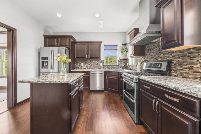N88W18648 Duke COURT, Menomonee Falls, WI 53051