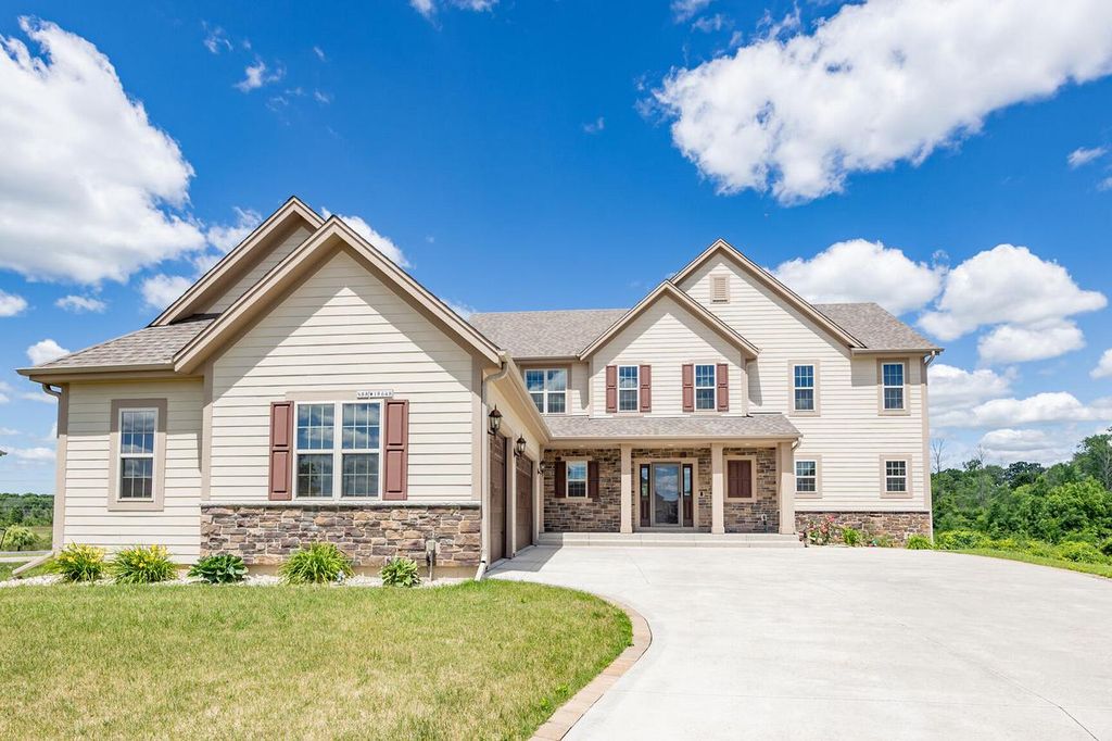 N88W18648 Duke COURT, Menomonee Falls, WI 53051