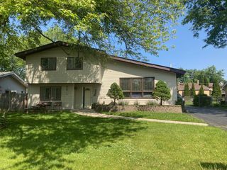 111 Magnolia Lane, Lindenhurst, IL 60046