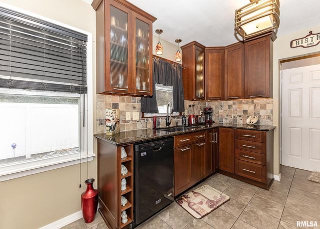 2630 35TH Avenue, Rock Island, IL 61201