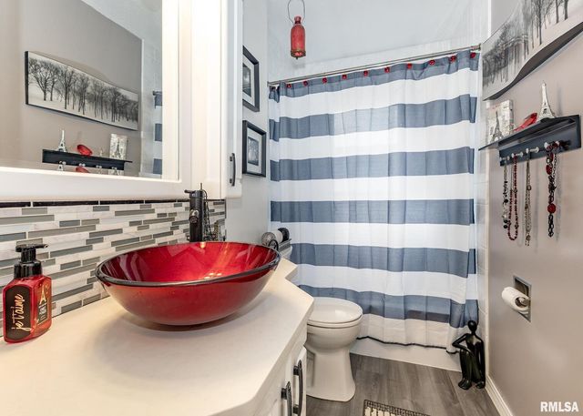 2630 35TH Avenue, Rock Island, IL 61201