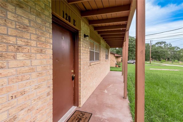 120 Mcadams Lane E, Huntsville, TX 77320