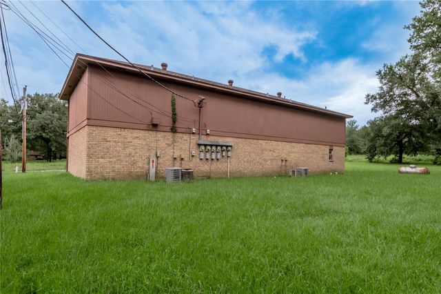 120 Mcadams Lane E, Huntsville, TX 77320