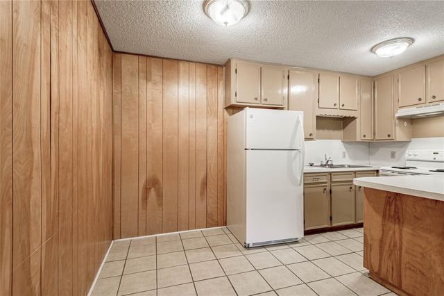 120 Mcadams Lane E, Huntsville, TX 77320