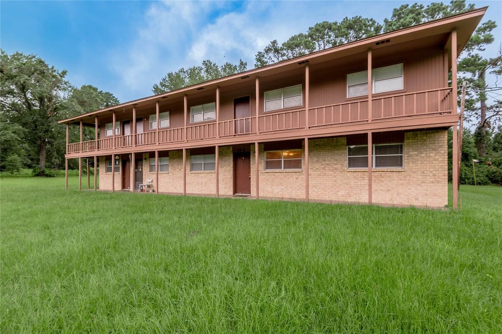 120 Mcadams Lane E, Huntsville, TX 77320