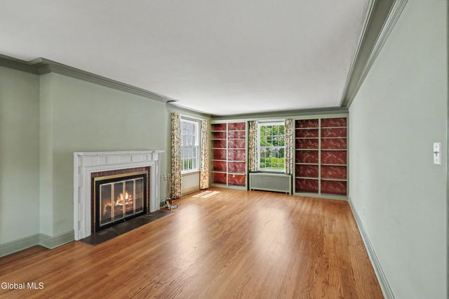 1555 Dean Street, Niskayuna, NY 12309