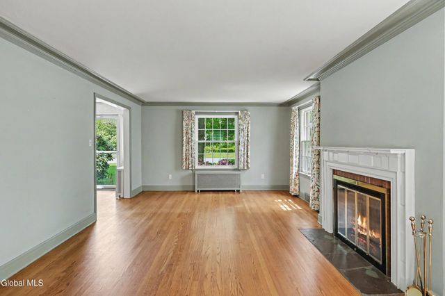 1555 Dean Street, Niskayuna, NY 12309