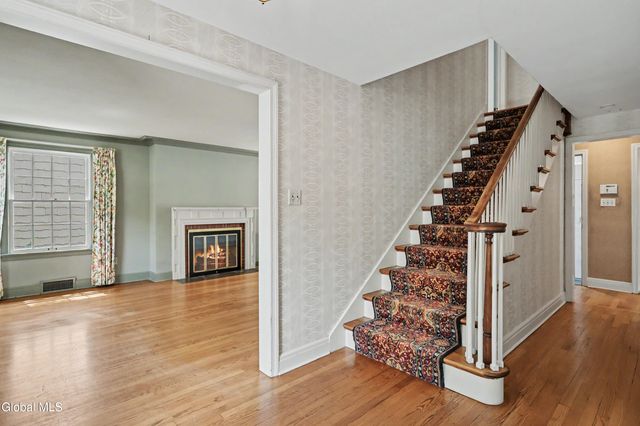 1555 Dean Street, Niskayuna, NY 12309