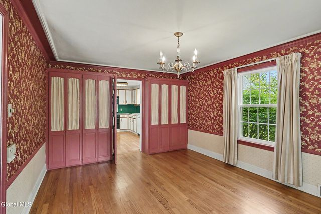 1555 Dean Street, Niskayuna, NY 12309