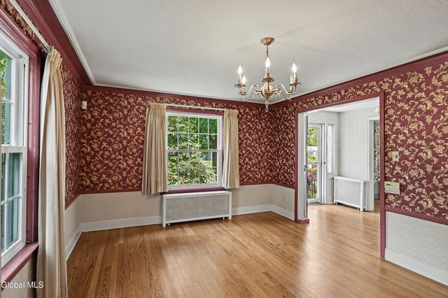 1555 Dean Street, Niskayuna, NY 12309