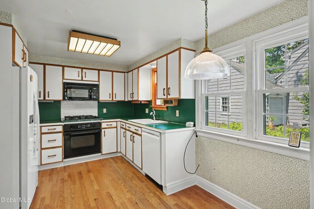 1555 Dean Street, Niskayuna, NY 12309