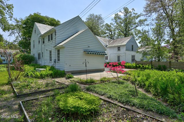 1555 Dean Street, Niskayuna, NY 12309