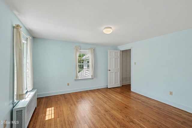1555 Dean Street, Niskayuna, NY 12309