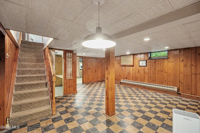 1555 Dean Street, Niskayuna, NY 12309