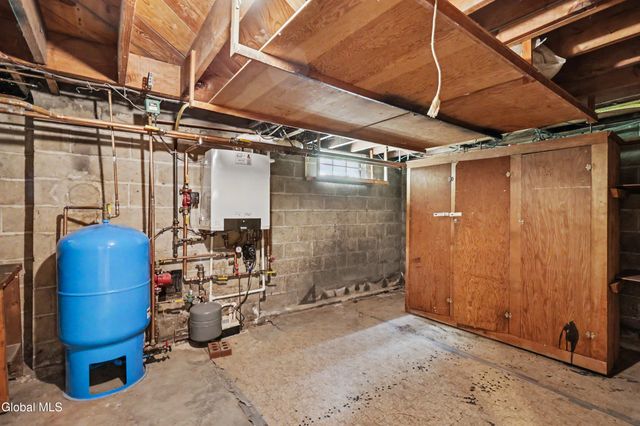 1555 Dean Street, Niskayuna, NY 12309