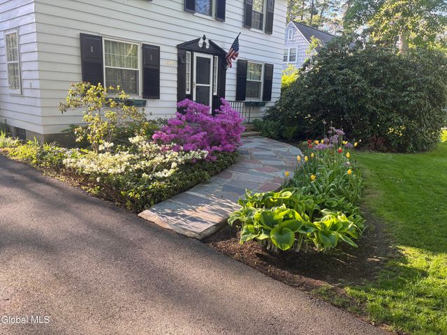 1555 Dean Street, Niskayuna, NY 12309