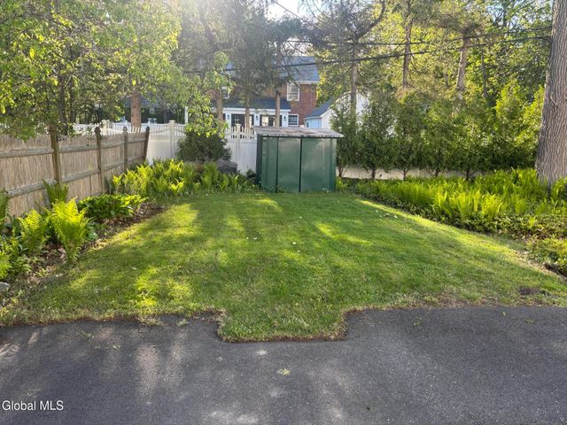1555 Dean Street, Niskayuna, NY 12309