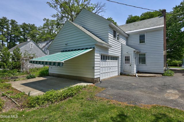 1555 Dean Street, Niskayuna, NY 12309