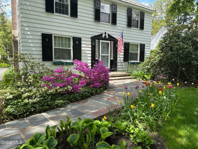 1555 Dean Street, Niskayuna, NY 12309