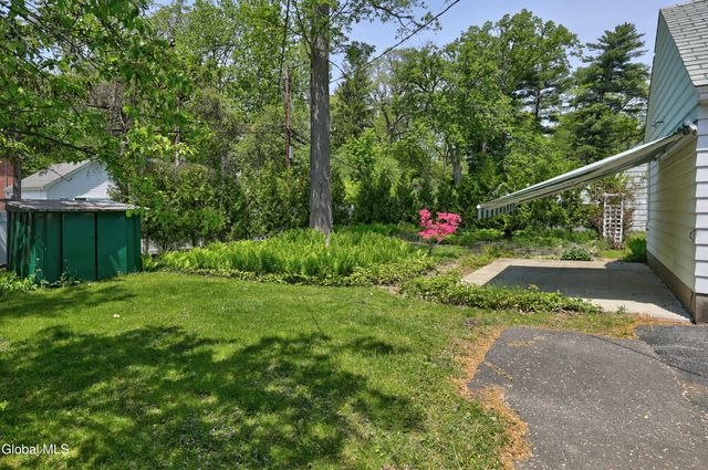 1555 Dean Street, Niskayuna, NY 12309