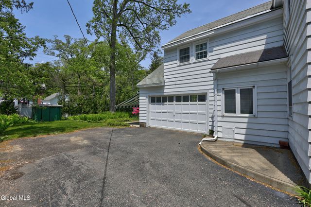 1555 Dean Street, Niskayuna, NY 12309