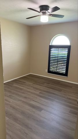5036 Ashlock Drive, The Colony, TX 75056