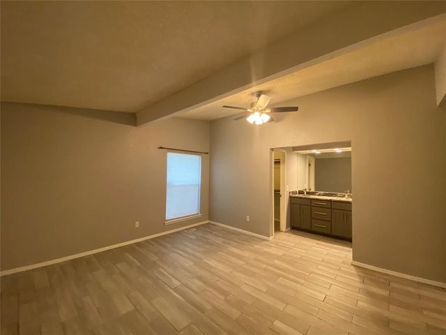 2433 N Shady Tree Drive, Edmond, OK 73013