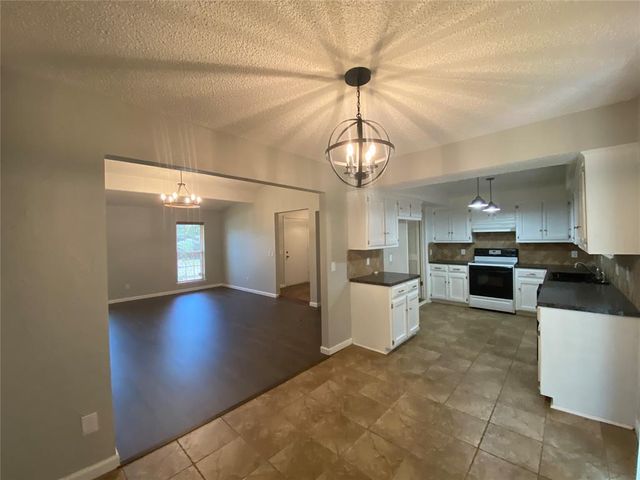 2433 N Shady Tree Drive, Edmond, OK 73013