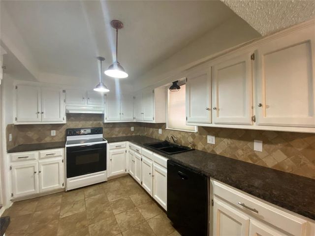 2433 N Shady Tree Drive, Edmond, OK 73013
