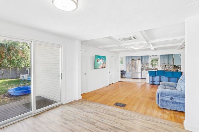 2 Lakeview Dr, Billerica, MA 01821