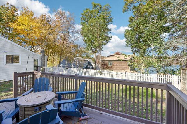 2 Lakeview Dr, Billerica, MA 01821