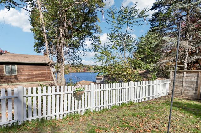2 Lakeview Dr, Billerica, MA 01821