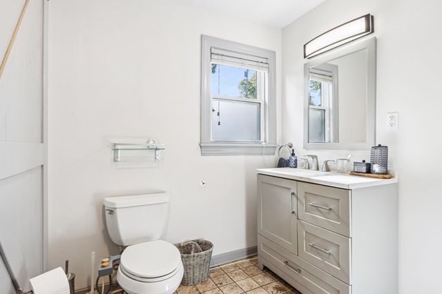 2 Lakeview Dr, Billerica, MA 01821