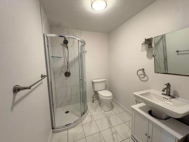 2 Lakeview Dr, Billerica, MA 01821