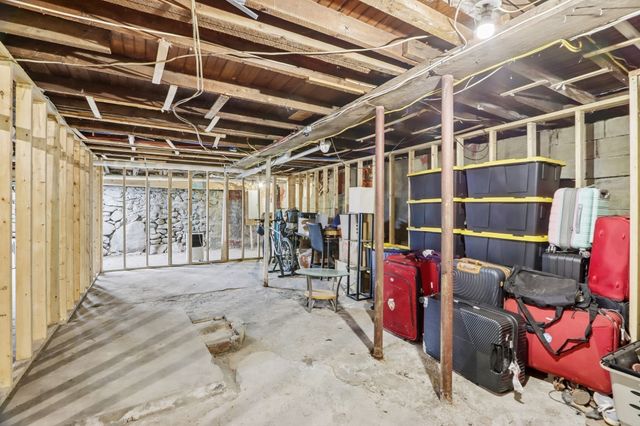 2 Lakeview Dr, Billerica, MA 01821