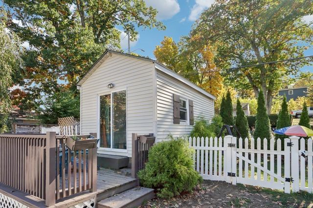 2 Lakeview Dr, Billerica, MA 01821