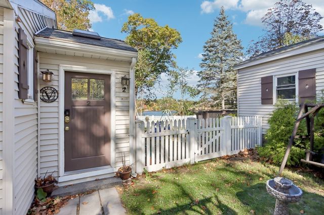 2 Lakeview Dr, Billerica, MA 01821