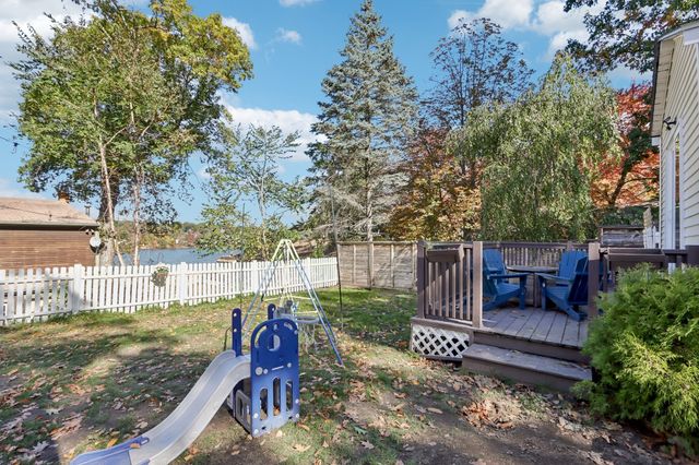 2 Lakeview Dr, Billerica, MA 01821