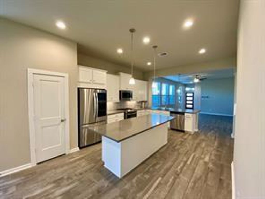 Image 11 of property listing at 7043 Coneflower Creek Court, Katy, TX 77493