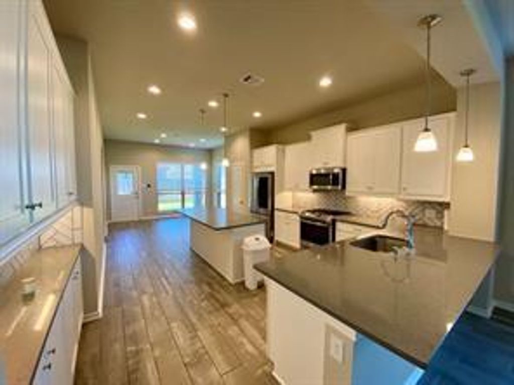 Image 12 of property listing at 7043 Coneflower Creek Court, Katy, TX 77493